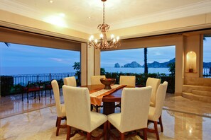 Panoramic Oceanfront Villa - 3101 | Dining room