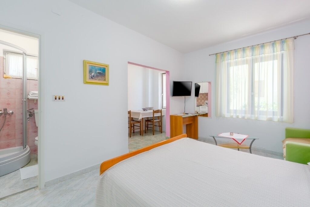 1 quarto, acesso à internet