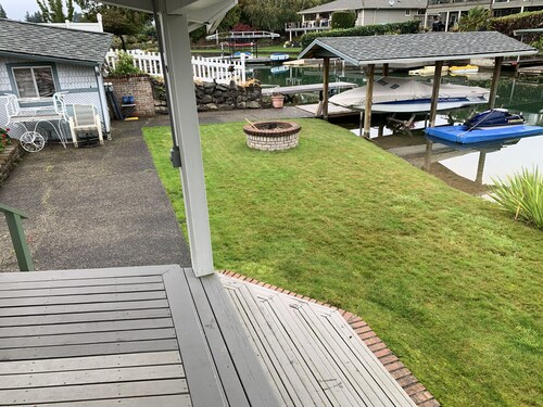 The Lake Tapps Bungalow