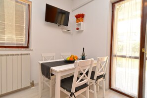 Dining - Apartment 242/545 (Istria - Fažana), 200m from the beach (Fažana)