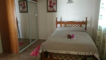 2 Schlafzimmer, Schreibtisch, BĂŒgeleisen/BĂŒgelbrett, WLAN