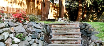 Peaceful and private studio, easy walk to downtown Edmonds