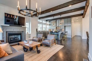 Smart TV, fireplace