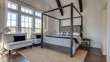 4 bedrooms, desk, iron/ironing board, WiFi