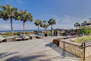 Outdoor dining - Ideal house for families in Sea Pines with only a 5 minute walk to the beach! (Hilton Head)