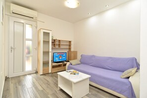 TV - Apartment 351/2454 (Istria - Fažana), 300m from the beach (Fažana)