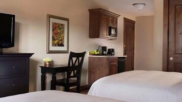 3 bedrooms, in-room safe, iron/ironing board, WiFi
