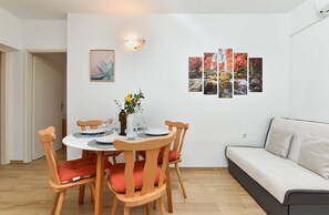 Dining - Apartment 358/827 (Istria - Poreč), 1000m from the beach (Poreč)