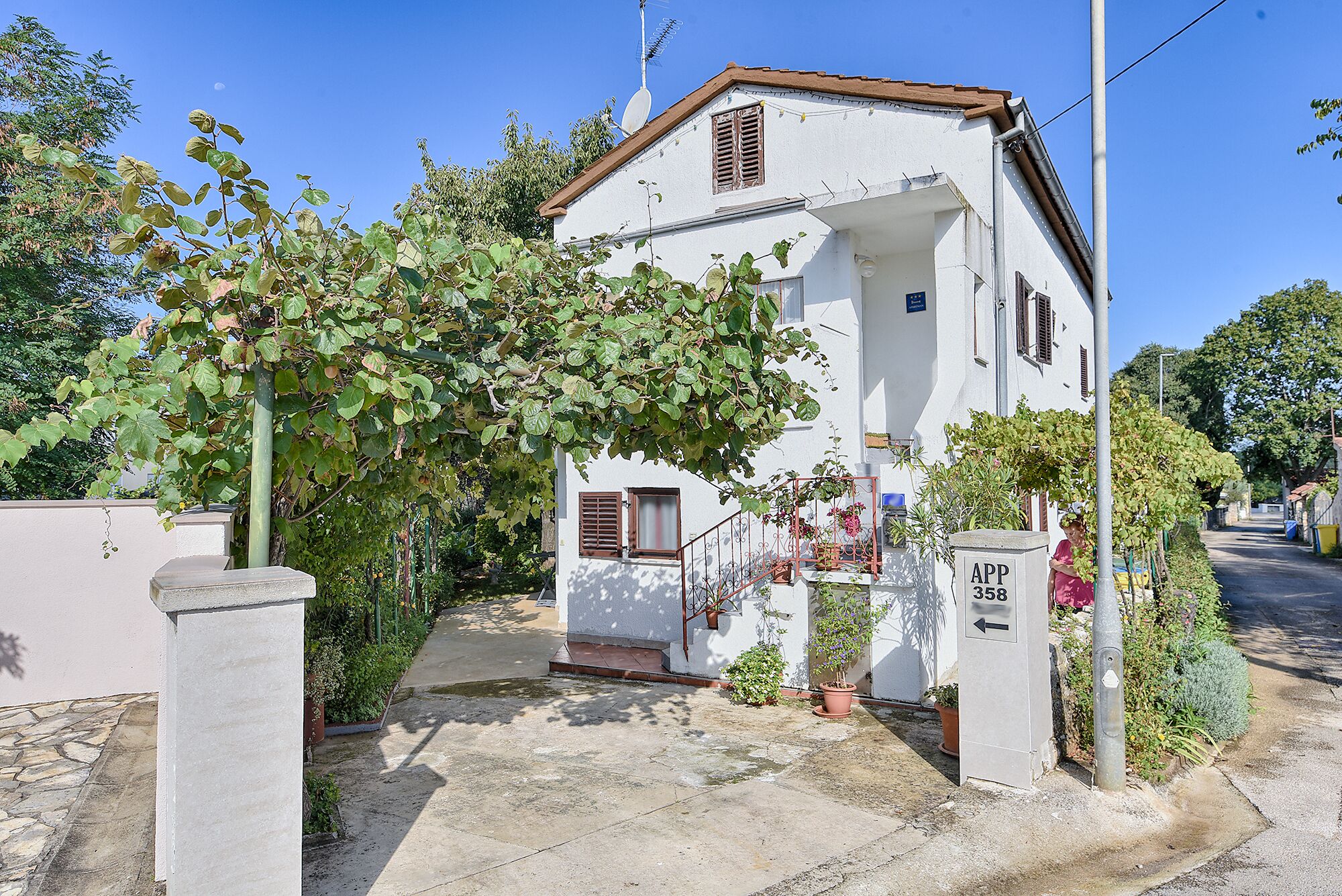 المنشأة من الخارج