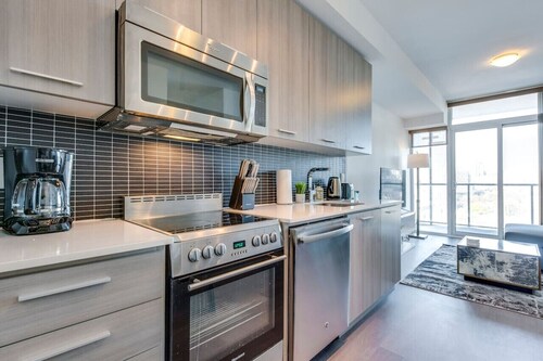 Beautifully Designed Modern Condo - Sleeps 4