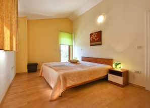 3 bedrooms, internet - House 377/857 (Istria - Sveti Lovreč), 18000m from the beach (Sveti Lovreč)