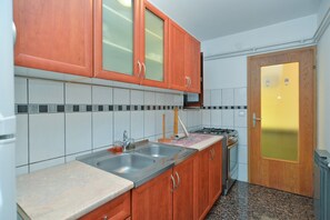 Refrigerador, horno, placa de cocina, cafetera/tetera