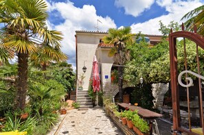 Property grounds - Apartment 378/859 (Istria - Rovinj), 850m from the beach (Rovinj)