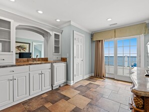 Interior - Vacation Station 6 Bedrooms Oceanfront (Surfside Beach)