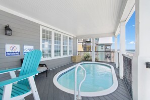 Outdoor spa tub - Oceanfront 5-bedroom home with private pool & Jacuzzi near Garden City Pier (Garden City Beach)