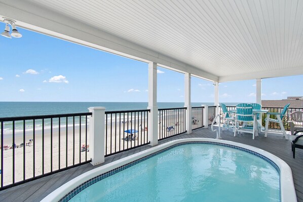 حمّام سباحة مُدفَّأ