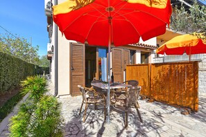 Outdoor dining - Apartment 379/862 (Istria - Rovinj), 2500m from the beach (Rovinj)