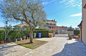 Property grounds - Apartment 379/1753 (Istria - Rovinj), 2500m from the beach (Rovinj)