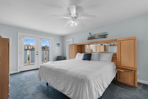 5 bedrooms, iron/ironing board, free WiFi, bed sheets - Inlet Front 5BR Home w/ Private Dock & Walk to Beach (Garden City Beach)