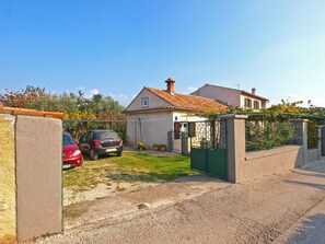 Property grounds - House 385/880 (Istria - Pula), 2500m from the beach (Pula)