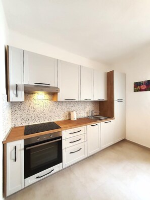 Refrigerador, horno, placa de cocina, lavavajillas
