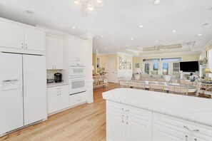 Fridge, microwave, oven, stovetop - Ocean View 6-Bedroom Beach Haven Sleeps 17 Near North Litchfield (North Litchfield)