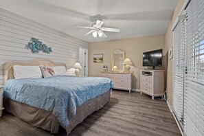 5 bedrooms, iron/ironing board, free WiFi, bed sheets - Walk to Beach Beach House with Private Pool & 5 Bedrooms (Surfside Beach)