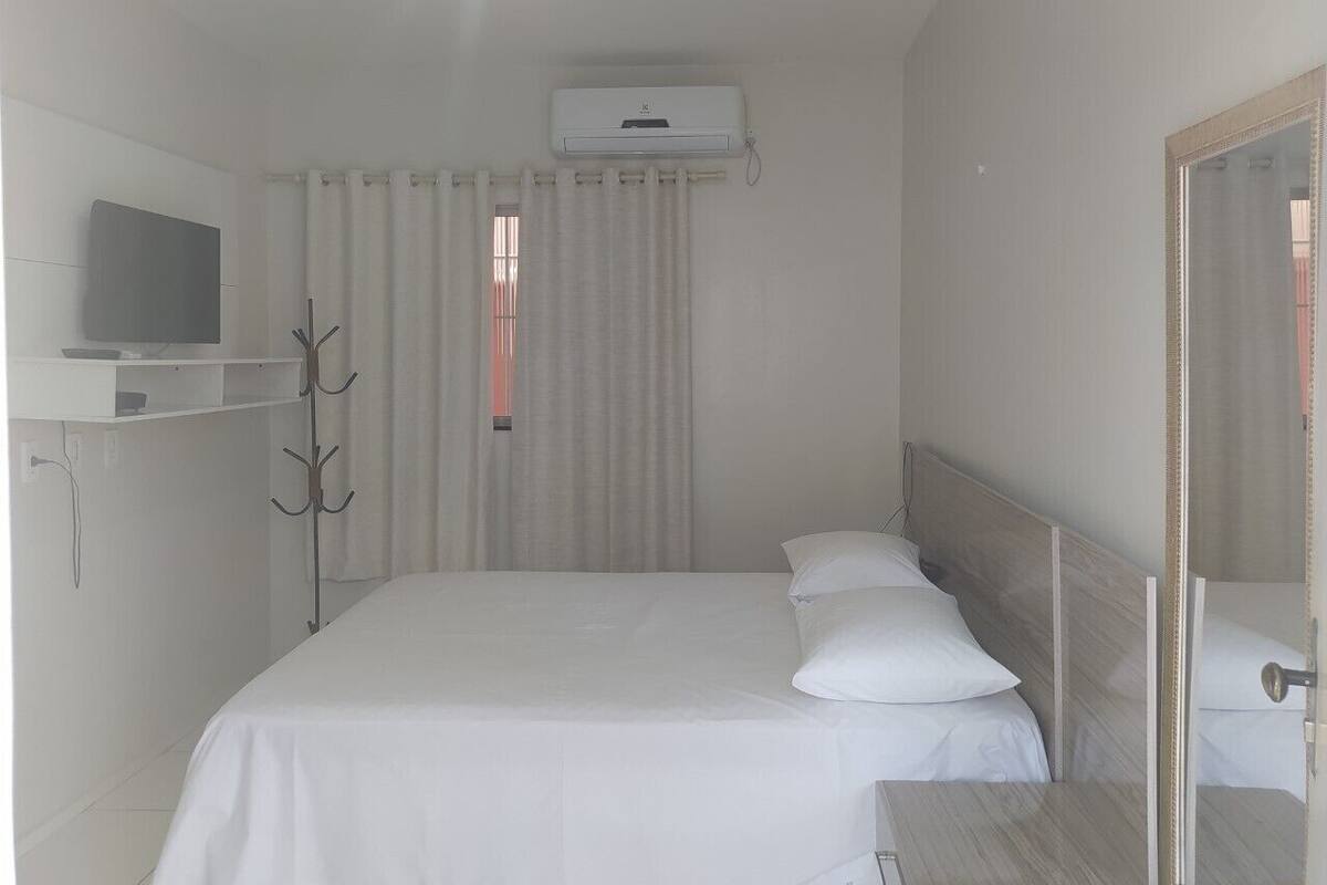 Peralatan tempat tidur hipoalergenik, bar mini, meja 