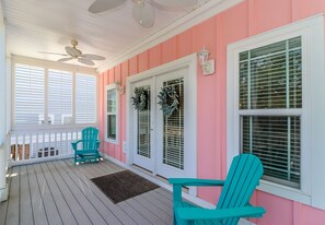 Terrace/patio - Coastal Haven 5 Bedrooms Short Walk to Beach (Surfside Beach)
