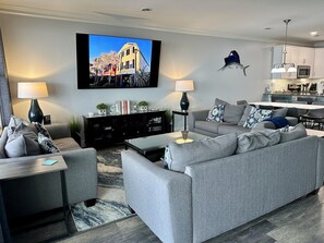 TV - 5-Bedroom Home Sleeps 12 w/ Private Beach Access (Garden City Beach)