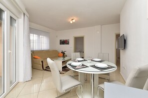 Dining - Apartment 396/902 (Istria - Medulin), 300m from the beach (Medulin)