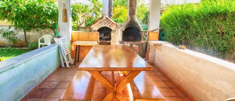 Outdoor dining