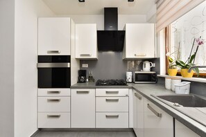 Refrigerador, microondas, horno, placa de cocina