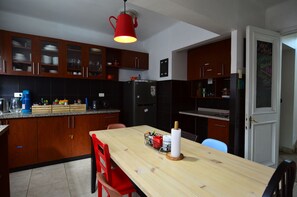 Tägliches inbegriffenes kontinentales Frühstück