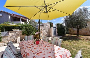 Outdoor dining - Apartment 408/2144 (Istria - Fažana), 500m from the beach (Fažana)