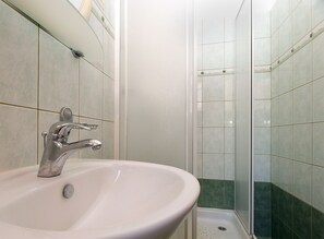 Bathtub