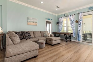 TV, DVD player, ping pong, books - Island Breeze – Gulf Beachside, 3 Bedroom, 3.5 Bath, Pet Friendly, Sleep 10 (Dauphin Island)