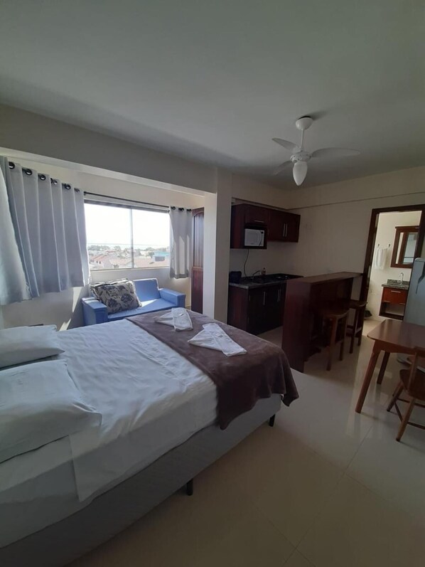 Minibar, desk, free WiFi, bed sheets - Hotel Pacífico (Tramandai)