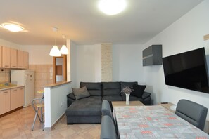 TV - Apartment 436/1002 (Istria - Valbandon), 750m from the beach (Valbandon)