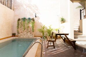 Outdoor pool - Hotel Casa Rico (Valladolid)
