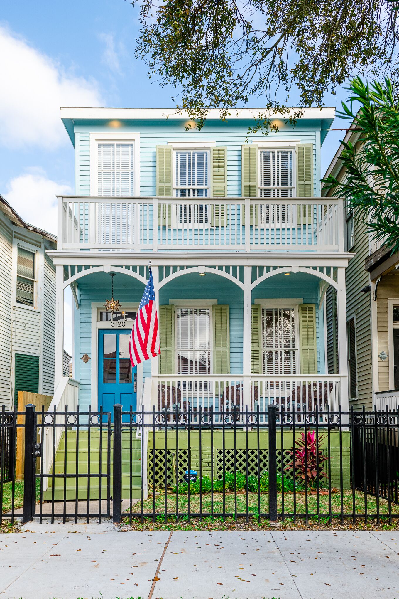 "Casa Dibella" History & Charm and walk to beach