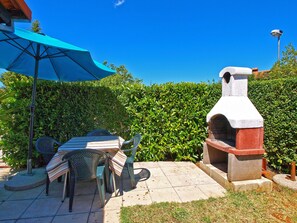 Outdoor dining - Apartment 534/1276 (Istria - Stinjan), 500m from the beach (Stinjan)
