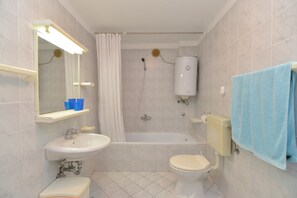 Shower - Apartment 534/1277 (Istria - Stinjan), 500m from the beach (Stinjan)