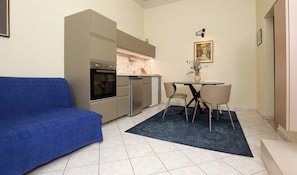 City Apartment, 1 Bedroom, Balcony | Private kitchen