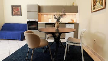 Appartement Ville, 1 chambre, balcon | Cuisine privée | Réfrigérateur, micro-ondes, plaque de cuisson, cafetière/bouilloire