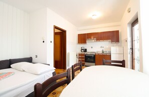 1 室のベッドルーム、インターネット