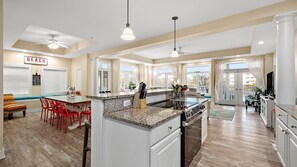 Fridge, microwave, oven, stovetop - 🏖️Amazing Large 5 Bedroom Ocean Block, perfect for large family!🏖️ (Ocean City)