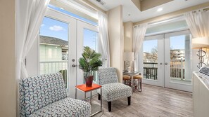 TV, DVD player, video library - 🏖️Amazing Large 5 Bedroom Ocean Block, perfect for large family!🏖️ (Ocean City)