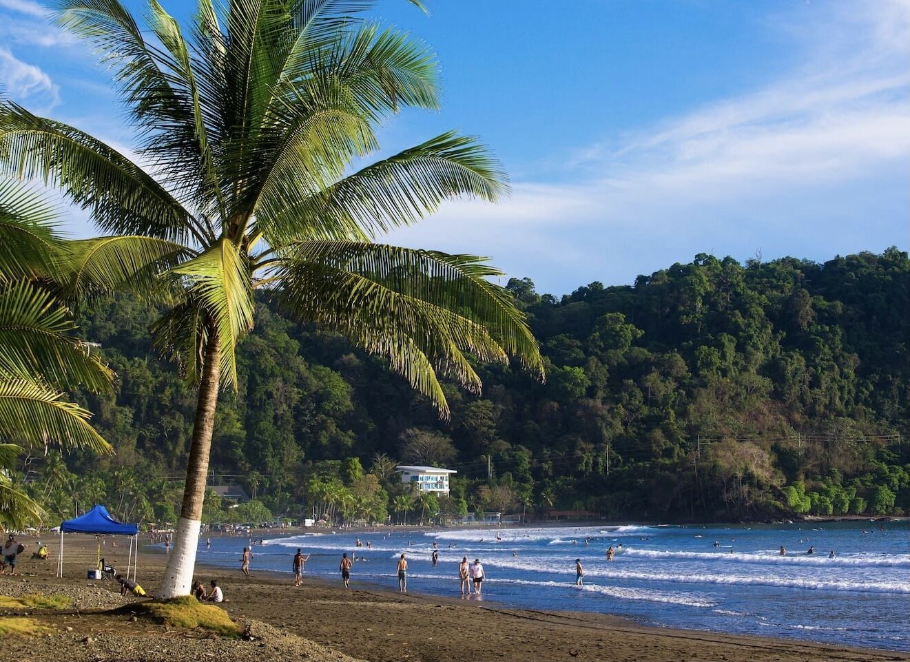 靠近海滩、沙滩椅、沙滩毛巾