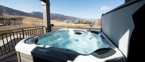 Tina de hidromasaje al aire libre